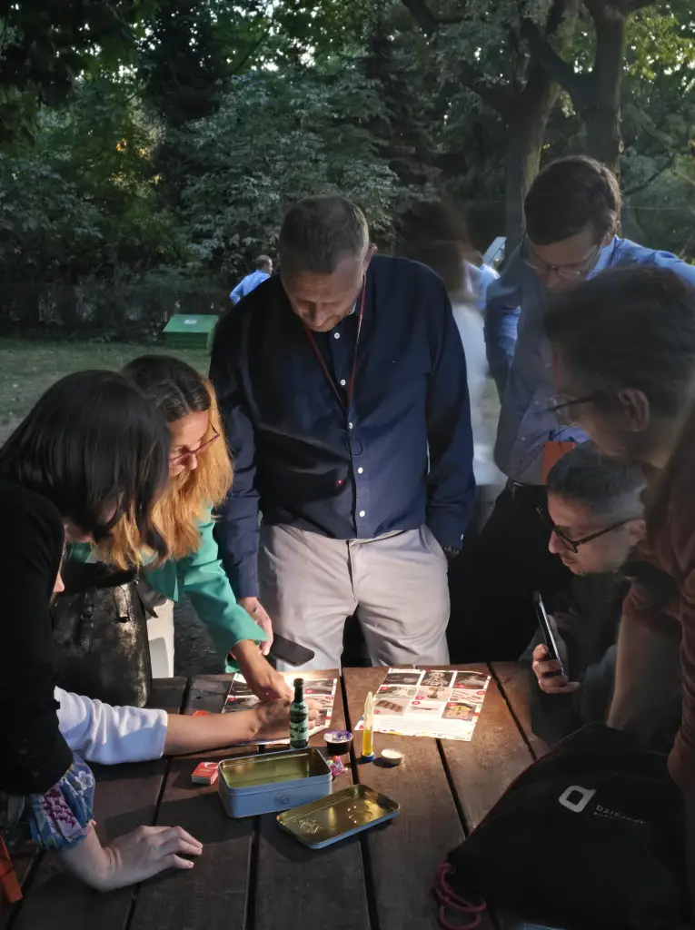 Gra miejska z zagadkami – poznajcie się na nowo Jesień w firmie – Hanka Warszawianka