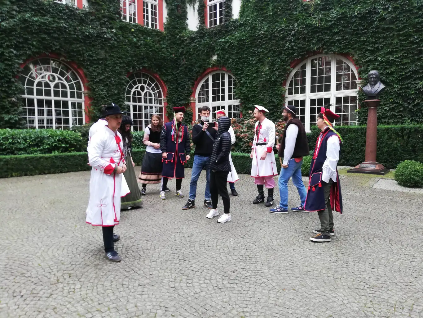 Jesienna sesja zdjęciowa i zaskakująca seria video – chwila na coś kreatywnego Jesień w firmie – Hanka Warszawianka